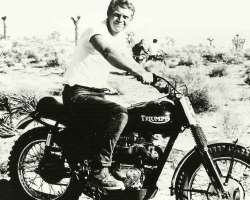 McQueen worked as a motorcycle mechanic before pursuing an acting career. He also met James Dean and Martin Landau who visited the Garage to repair De
